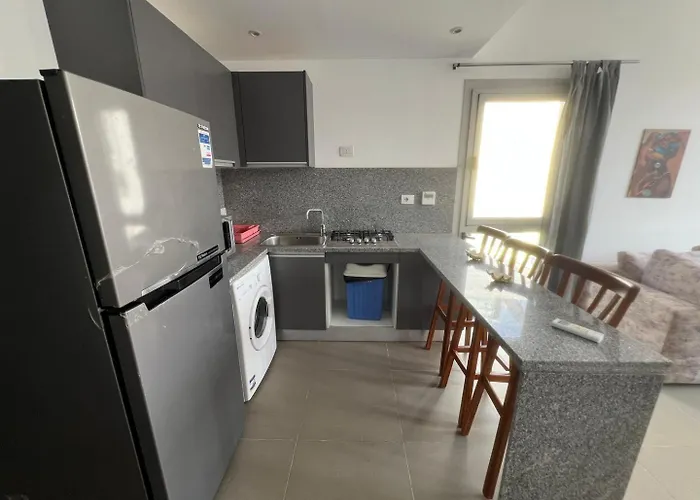 Bright 2bdr With Stunning Pool Views - Sholan 1 Appartement