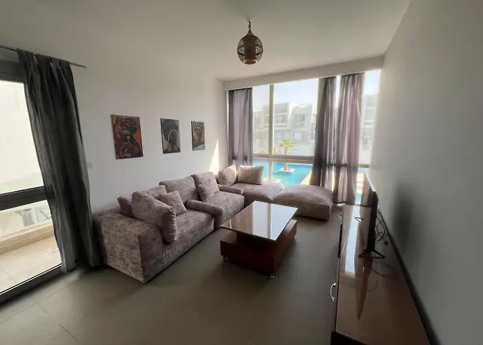 Bright 2bdr With Stunning Pool Views - Sholan 1 *