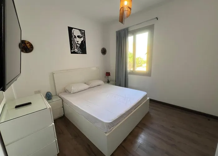 Bright 2bdr With Stunning Pool Views - Sholan 1 Appartement *
